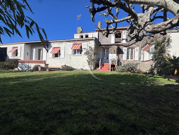 A louer MAISON DE MAîTRE BORD DE MER LONGEVILLE SUR MER
