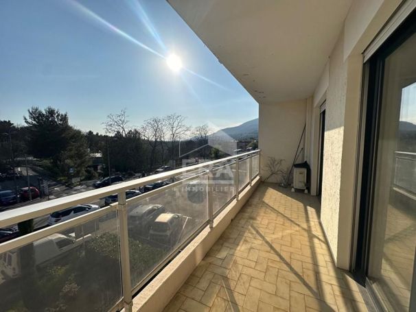 A louer APPARTEMENT T3 58 M2 TERRASSE  VENCE