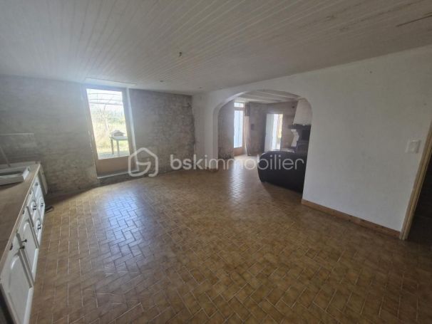 A louer LONGèRE  10 PIECES 337 M2  SAINT MARTIN DU PUY