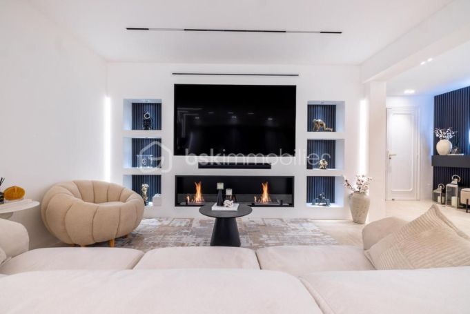 A louer APPARTEMENT DE PRESTIGE T3 83 M2 TERRASSE VUE MER LE CANNET