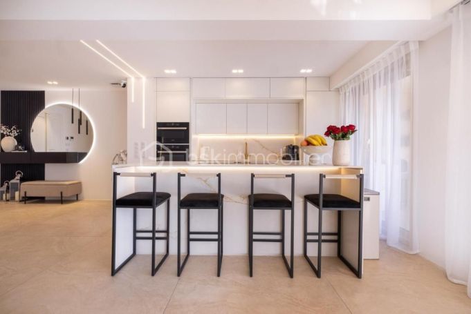 A louer APPARTEMENT DE PRESTIGE T3 83 M2 TERRASSE VUE MER LE CANNET