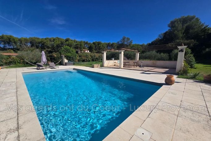 A louer MAISON  6 PIECES 200 M2  SIMIANE COLLONGUE