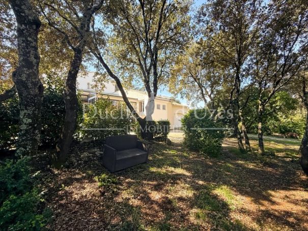 A louer MAISON  6 PIECES 170 M2  UZES