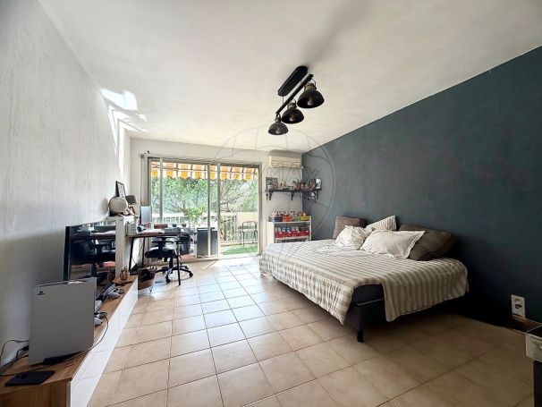 A louer STUDIO  36 M2 TERRASSE BORD DE MER NICE