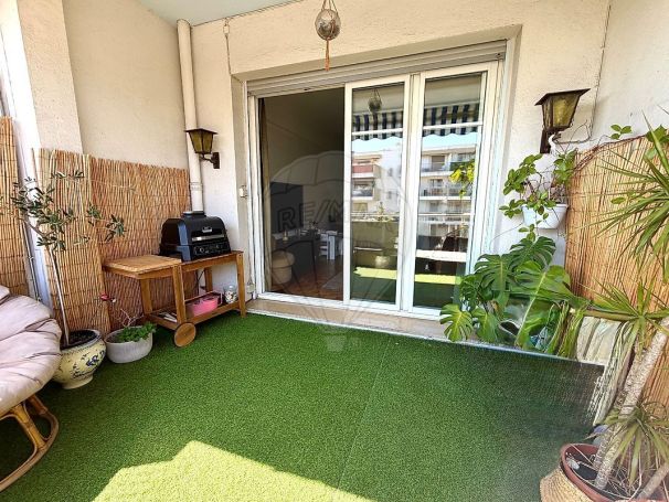 A louer APPARTEMENT T3 75 M2 TERRASSE BORD DE MER NICE