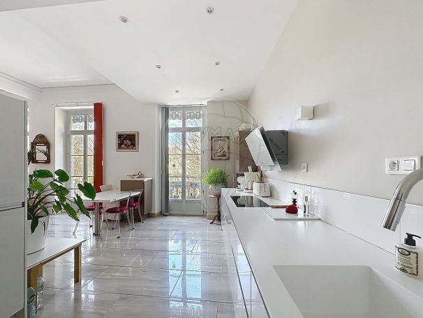 A louer APPARTEMENT DE PRESTIGE T5 155 M2  NIMES