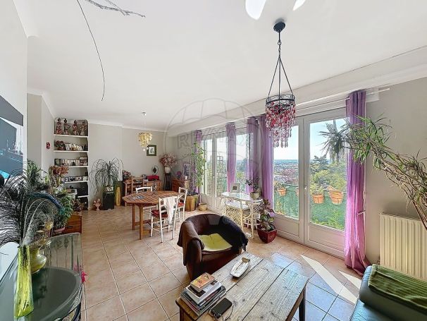 A louer APPARTEMENT T3 81 M2  NIMES