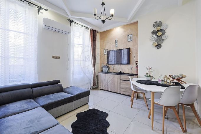 A louer APPARTEMENT T3 69 M2  MARSEILLE 2EME