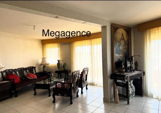 A louer APPARTEMENT T5 110 M2 TERRASSE BORD DE MER HYERES