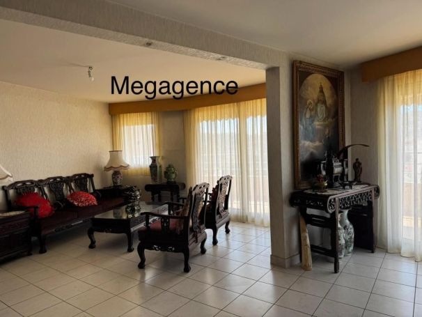A louer APPARTEMENT T5 110 M2 TERRASSE BORD DE MER HYERES