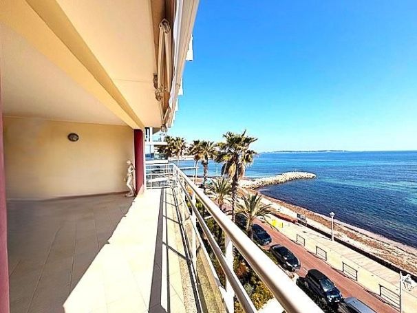 A louer APPARTEMENT DE PRESTIGE T4 118 M2 TERRASSE PIEDS DANS L'EAU CANNES