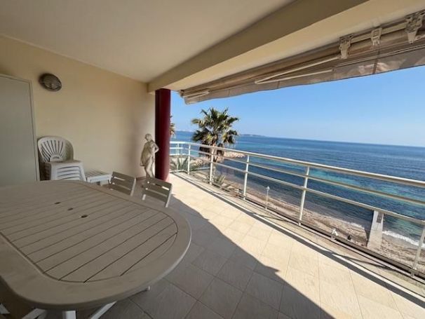 A louer APPARTEMENT DE PRESTIGE T4 118 M2 TERRASSE PIEDS DANS L'EAU CANNES