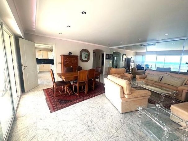 A louer APPARTEMENT DE PRESTIGE T4 118 M2 TERRASSE PIEDS DANS L'EAU CANNES