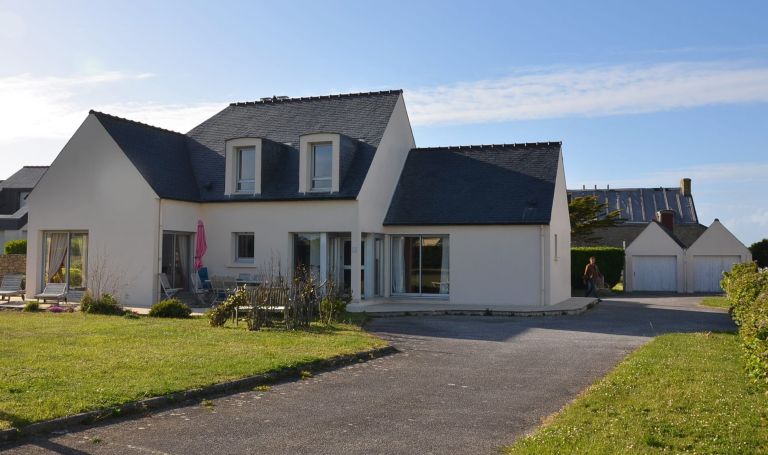 vente Maison familiale avec dépendance et grand terrain, face aux spots de surf de Pors Carn