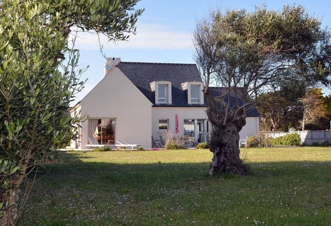 vente Maison familiale avec dépendance et grand terrain, face aux spots de surf de Pors Carn
