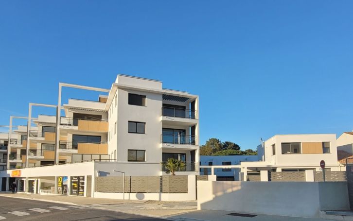 A louer APPARTEMENT DE PRESTIGE NEUF T3 86 M2 BORD DE MER LA PALMYRE