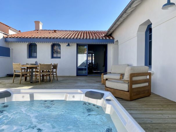 A vendre MAISON  5 PIECES 105 M2 BORD DE MER SAINT GILLES CROIX DE VIE