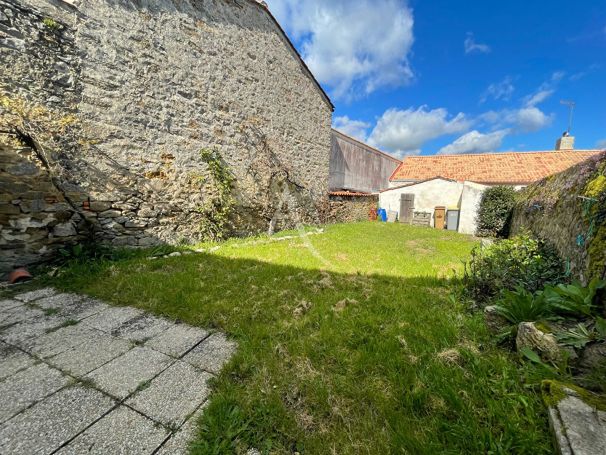 A vendre MAISON  4 PIECES 99 M2  AVRILLE