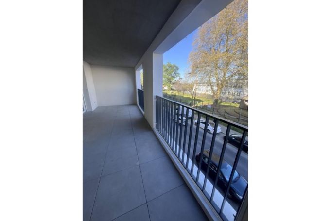 A louer APPARTEMENT T4 81 M2  BORDEAUX