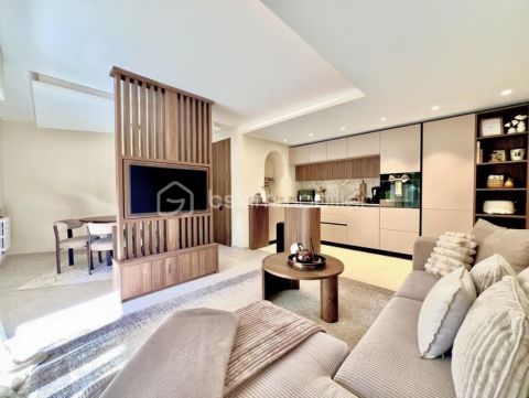 A louer APPARTEMENT DE PRESTIGE T3 78 M2 BORD DE MER MANDELIEU LA NAPOULE