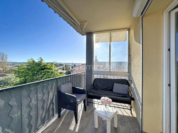 A louer APPARTEMENT T3 70 M2 TERRASSE BORD DE MER MARIGNANE