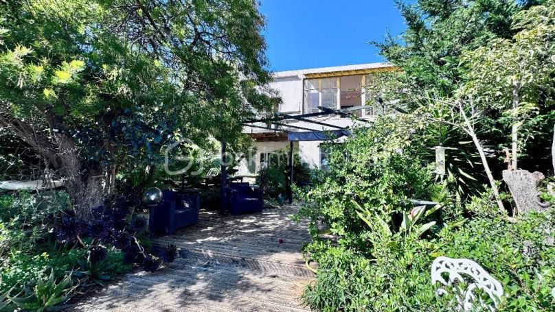 A louer MAISON  DE MAîTRE BORD DE MER TOULON