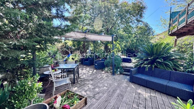 A louer MAISON  DE MAîTRE BORD DE MER TOULON