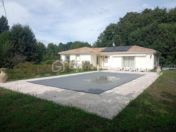 A louer MAISON  6 PIECES 177 M2  SAINT DENIS DE PILE