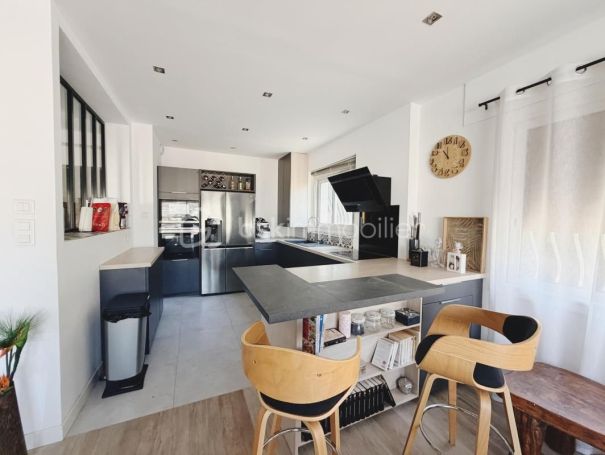 A louer APPARTEMENT DE PRESTIGE T4 105 M2 TERRASSE BORD DE MER TOULON