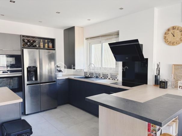 A louer APPARTEMENT DE PRESTIGE T4 105 M2 TERRASSE BORD DE MER TOULON