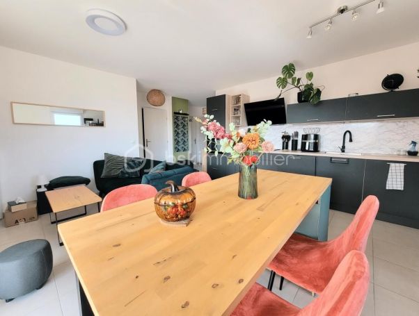 A louer APPARTEMENT T3 58 M2 TERRASSE BORD DE MER TOULON