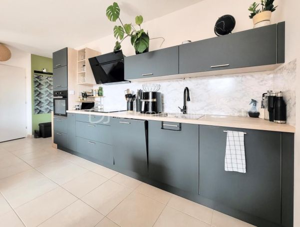 A louer APPARTEMENT T3 58 M2 TERRASSE BORD DE MER TOULON