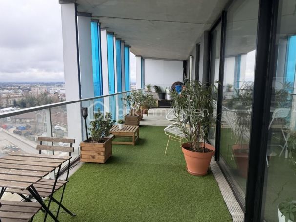 A louer LOFT T3 68 M2 TERRASSE  BORDEAUX