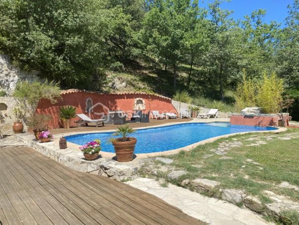 A louer MAISON  5 PIECES 212 M2  LA ROQUE D ANTHERON