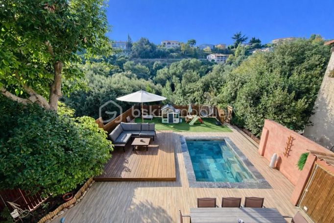 A louer MAISON  5 PIECES 160 M2 BORD DE MER SAINT LAURENT DU VAR