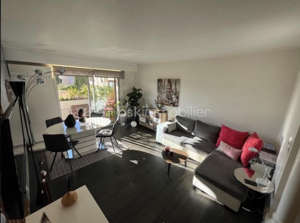 A louer APPARTEMENT T3 63 M2 TERRASSE BORD DE MER LE CANNET