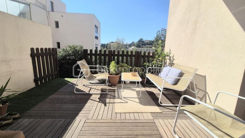 A louer APPARTEMENT T3 61 M2 TERRASSE VUE MER HYERES