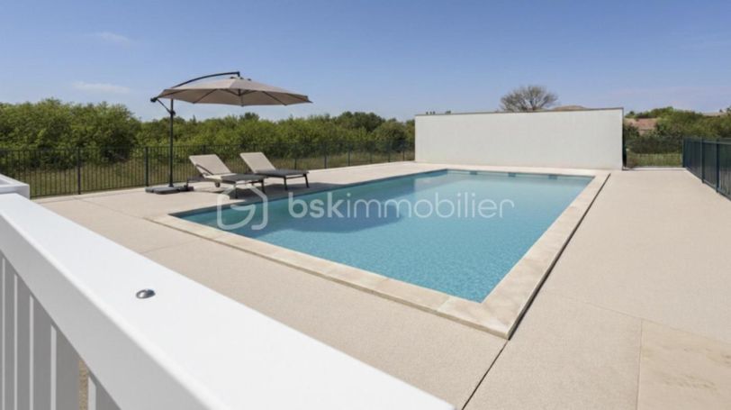 A louer STUDIO  27 M2 TERRASSE BORD DE MER HYERES