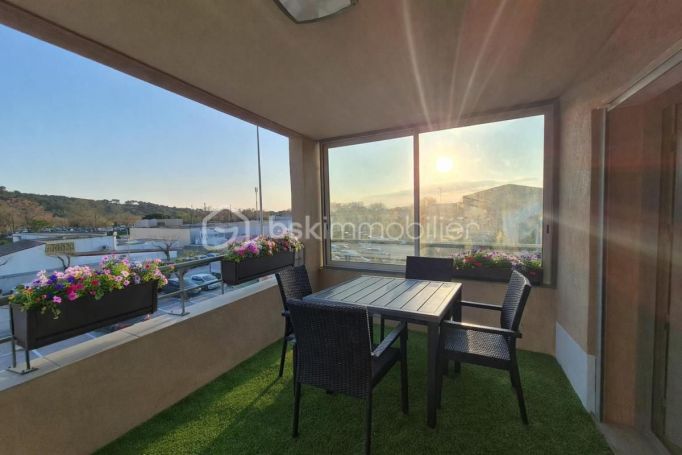 A louer APPARTEMENT DUPLEX T3 53 M2 TERRASSE BORD DE MER OLLIOULES