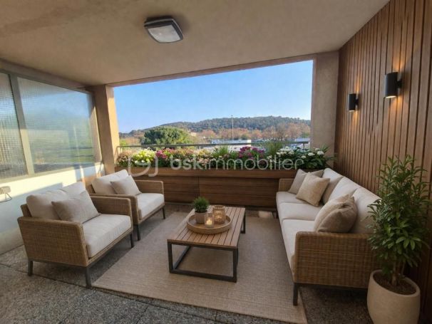 A louer APPARTEMENT DUPLEX T3 59 M2 TERRASSE BORD DE MER OLLIOULES