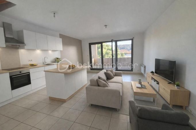 A louer APPARTEMENT DUPLEX T3 59 M2 TERRASSE BORD DE MER OLLIOULES