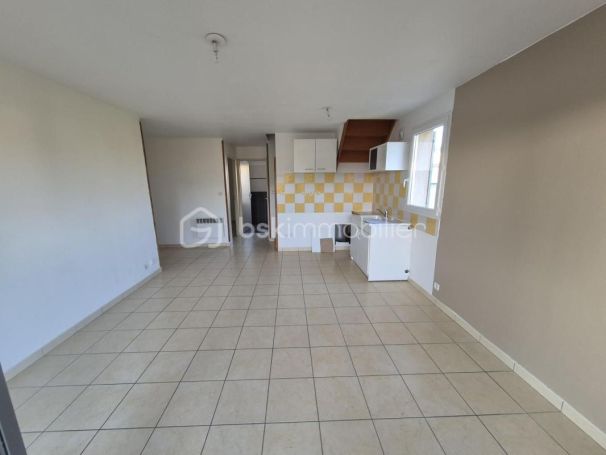 A louer APPARTEMENT DUPLEX T3 59 M2 TERRASSE BORD DE MER OLLIOULES