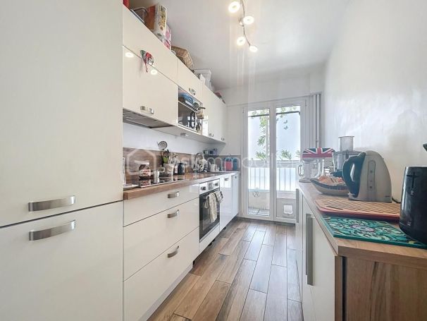 A louer APPARTEMENT T3 63 M2 BORD DE MER ANTIBES