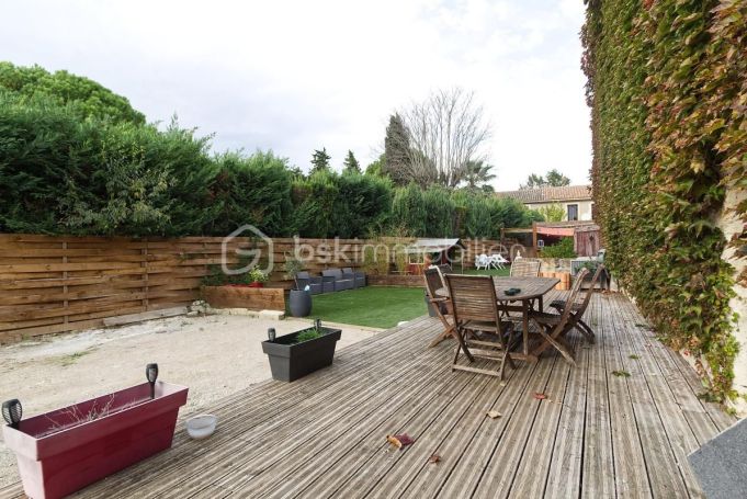 A louer APPARTEMENT  368 M2  LUNEL