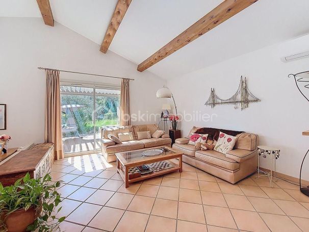 A vendre MAISON  6 PIECES 132 M2  SOLLIES VILLE