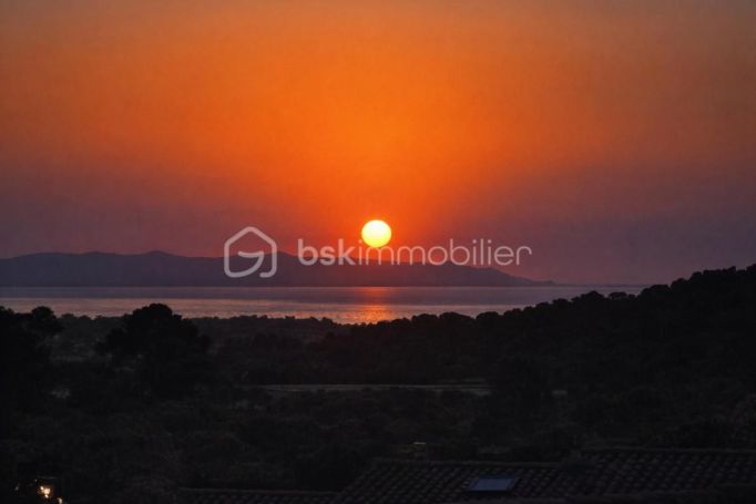 A louer MAISON  CONTEMPORAINE VUE MER HYERES