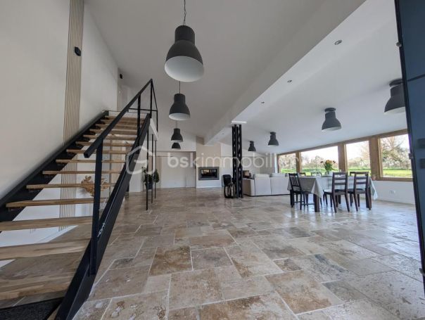 A louer LOFT  8 PIECES 302 M2  SAINT MARTIN DE LAYE