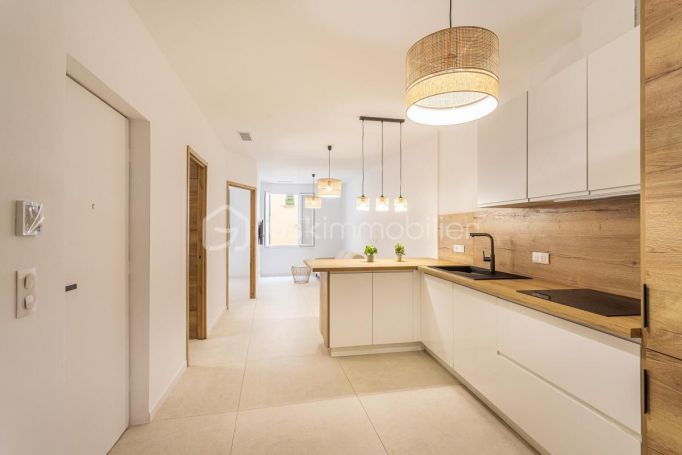 A louer APPARTEMENT NEUF T2 46 M2 BORD DE MER HYERES
