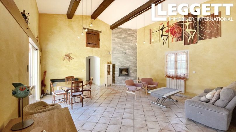 A louer MAISON  5 PIECES 142 M2  MONTAUROUX