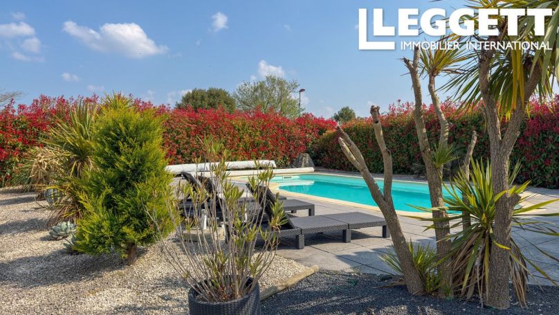 A vendre MAISON  8 PIECES 206 M2  VILLENEUVE LES MONTREAL